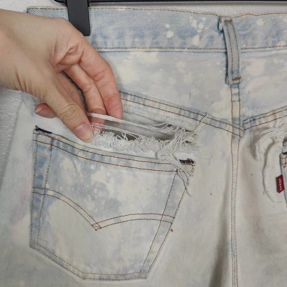 Vtg 70s Levi's Shorts Womens 28 501 Cut-Off Button Fly Bleach Wash Distressed - Picture 5 of 10